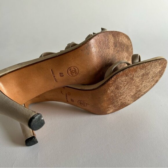 Rare Chanel Iconic "CC" Rhinestone Metallic Leather Sandal Heels size 40 - Picture 11 of 13